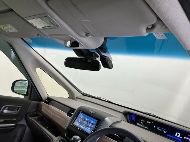 �n�[�t�V�F�C�h�t�����g�E�C���h�E�y�e�K���X��[�̐F�������z�𑕔����Ă��܂��B�L���t�����g�K���X�Ŏ��E���m�ۂ���ῂ������y���A�L�Ɩ����ł͂����Ԃ�Ⴂ�܂���