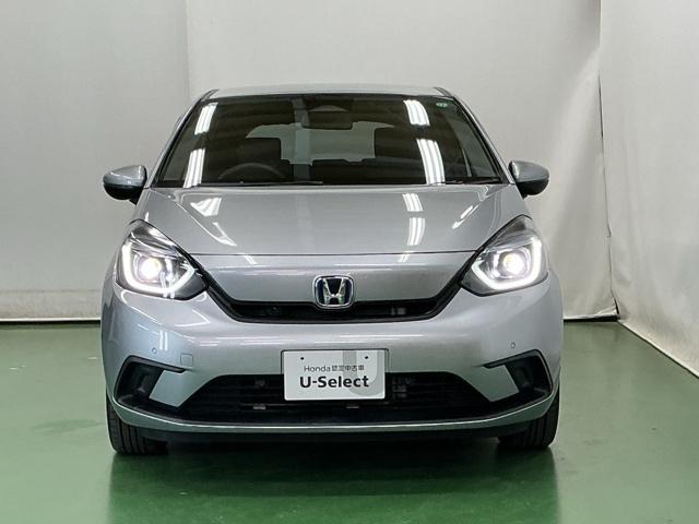 フィット e:HEVベーシック LEDヘッドライト CD ETC Aライト Aストップ 整備記録簿 ESC LEDライト カーテンエアバック スマキー パワーステアリング 盗難防止装置 エアバッグ Wエアバッグ パワーウインドウ(6枚目)