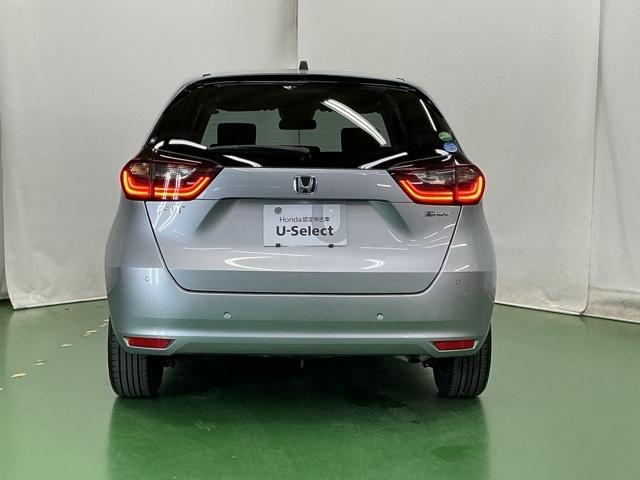 フィット e:HEVベーシック LEDヘッドライト CD ETC Aライト Aストップ 整備記録簿 ESC LEDライト カーテンエアバック スマキー パワーステアリング 盗難防止装置 エアバッグ Wエアバッグ パワーウインドウ(9枚目)