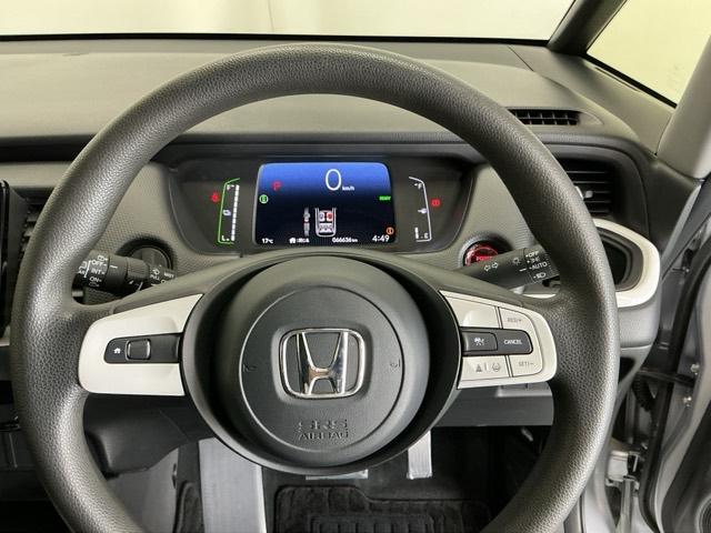 フィット e:HEVベーシック LEDヘッドライト CD ETC Aライト Aストップ 整備記録簿 ESC LEDライト カーテンエアバック スマキー パワーステアリング 盗難防止装置 エアバッグ Wエアバッグ パワーウインドウ(21枚目)