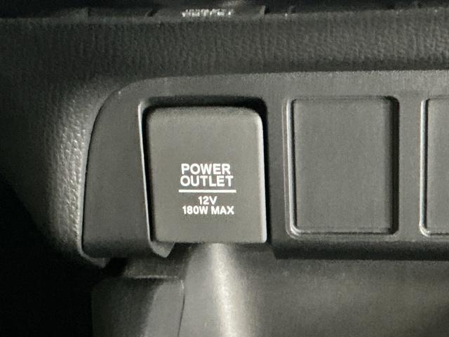 フィット e:HEVベーシック LEDヘッドライト CD ETC Aライト Aストップ 整備記録簿 ESC LEDライト カーテンエアバック スマキー パワーステアリング 盗難防止装置 エアバッグ Wエアバッグ パワーウインドウ(54枚目)