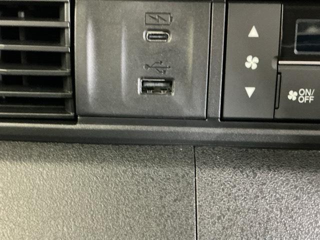 Ｎ－ＢＯＸカスタム ベースグレード　ドラレコ　ナビ　Ｒカメラ　ブルートゥース　Ｐソナー　レーダーブレーキサポート　ＥＴＣ装備　定期点検記録簿　地デジ対応　サイドエアバック　禁煙　Ｓヒータ　スマートキー＆プッシュスタート　横滑り防止（21枚目）