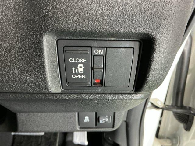 Ｎ－ＢＯＸカスタム ベースグレード　ドラレコ　ナビ　Ｒカメラ　ブルートゥース　Ｐソナー　レーダーブレーキサポート　ＥＴＣ装備　定期点検記録簿　地デジ対応　サイドエアバック　禁煙　Ｓヒータ　スマートキー＆プッシュスタート　横滑り防止（27枚目）