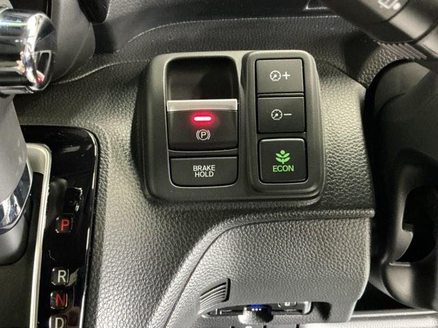 �p�[�L���O�u���[�L�̓X�}�[�g�ȓd�q���䎮�ƍ��킹�ďa�؎����Ƀu���[�L�y�_�����瑫�𗣂��Ă���ԏ�Ԃ�ێ����Ă����I�[�g�u���[�L�z�[���h�@�\�ŉ^�]���y�ɂȂ�܂��B�X�^�[�g�̓A�N�Z���y�_���𓥂ނ���