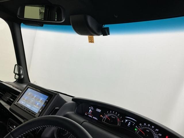 �n�[�t�V�F�C�h�t�����g�E�C���h�E�y�e�K���X��[�̐F�������z�𑕔����Ă��܂��B�L���t�����g�K���X�Ŏ��E���m�ۂ���ῂ������y���A�L�Ɩ����ł͂����Ԃ�Ⴂ�܂���