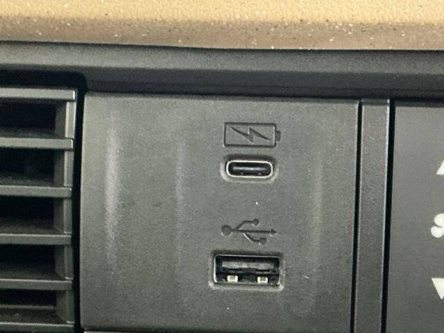 �i�s�������|�b�q�R�`�r�j�t�r�a�`���[�W���[���ځB�X�}�[�g�t�H���Ȃǂ̏[�d�ɂƂ��Ă��֗��ł�