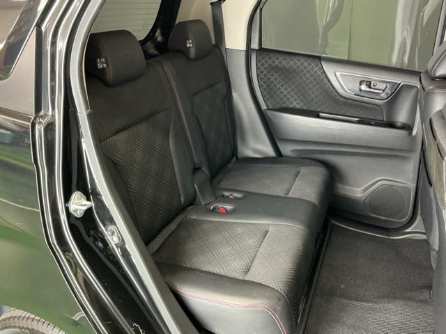 �t���b�g�ȏ��ƕG���⓪��X�y�[�X�ȂǏ\���ȍL��������܂�