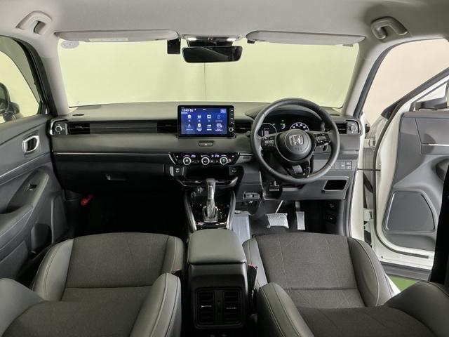 �h���C�o�[�𒆐S�Ɏ��R�Ɏ肪�͂��ʒu�ɂ`�s�Z���N�g���o�[��G�A�R���A�l�X�ȑ���X�C�b�`�Ȃǂ�z�u�A���쐫�ɗD��Ă��܂�