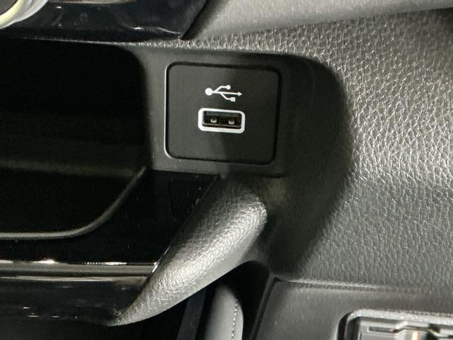 �t�r�a���͒[�q���Ă܂��B�t�r�a��������ڑ����ĉ��y�t�@�C���A�摜�t�@�C���A����t�@�C���Ȃǂ��i�r��ʂŊy���߂܂��@���ꕔ�̃f�B�X�v���C�I�[�f�B�I�A�b�c�`���[�i�[�̏ꍇ�͉��y�t�@�C���݂̂ƂȂ�܂�