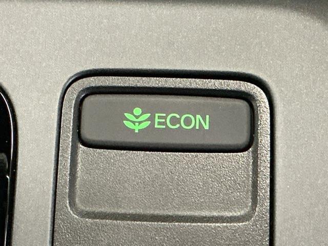 フリード クロスター　ナビ　Ｒカメラ　ブルートゥース　フルセグ　ＡＡＣ　ＥＴＣ付き　スマ－トキ－　シ－トヒ－タ－　盗難防止システム　ＵＳＢ　サイドエアバッグ　クルコン　禁煙車両　ＥＣＯＮモード　ＥＳＣ　ＡＢＳ　キーフリー（27枚目）