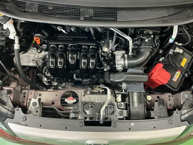 フリード クロスター　ナビ　Ｒカメラ　ブルートゥース　フルセグ　ＡＡＣ　ＥＴＣ付き　スマ－トキ－　シ－トヒ－タ－　盗難防止システム　ＵＳＢ　サイドエアバッグ　クルコン　禁煙車両　ＥＣＯＮモード　ＥＳＣ　ＡＢＳ　キーフリー（31枚目）