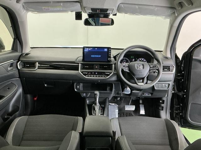 �h���C�o�[�𒆐S�Ɏ��R�Ɏ肪�͂��ʒu�ɂ`�s�Z���N�g���o�[��G�A�R���A�l�X�ȑ���X�C�b�`�Ȃǂ�z�u�A���쐫�ɗD��Ă��܂�