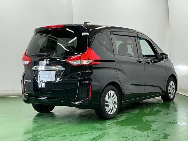 フリード Ｇ・ホンダセンシング　純正ナビ　フルセグ　７人乗り　Ｗ電動ドア　キーフリ　スマートキーシステム　イモビ　ＵＳＢポート　カラーバックモニター　横滑防止装置　ＬＥＤランプ　整備点検記録簿　エアコン　クルコン　パワーウィンドウ（8枚目）