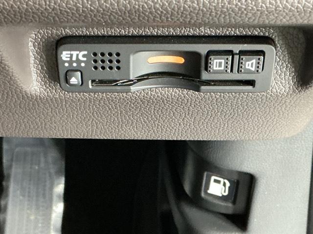 フリード Ｇ・ホンダセンシング　純正ナビ　フルセグ　７人乗り　Ｗ電動ドア　キーフリ　スマートキーシステム　イモビ　ＵＳＢポート　カラーバックモニター　横滑防止装置　ＬＥＤランプ　整備点検記録簿　エアコン　クルコン　パワーウィンドウ（13枚目）
