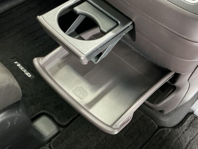 フリード Ｇ・ホンダセンシング　純正ナビ　フルセグ　７人乗り　Ｗ電動ドア　キーフリ　スマートキーシステム　イモビ　ＵＳＢポート　カラーバックモニター　横滑防止装置　ＬＥＤランプ　整備点検記録簿　エアコン　クルコン　パワーウィンドウ（18枚目）