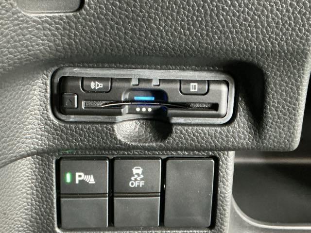 Ｎ－ＢＯＸカスタム Ｌ　ナビ　Ｒカメラ　ブルートゥース　フルセグ　スマートキーシステム　ヒーター　リヤカメラ　サイドカーテンエアバック　記録簿　ＵＳＢポート　ＬＥＤ　キーフリー　パワーステアリング　オートクルーズ　ＤＶＤ（13枚目）