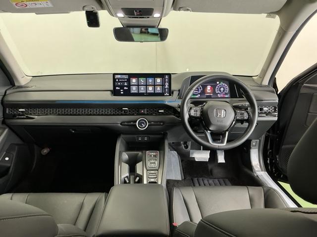 �h���C�o�[�𒆐S�Ɏ��R�Ɏ肪�͂��ʒu�ɂ`�s�Z���N�g���o�[��G�A�R���A�l�X�ȑ���X�C�b�`�Ȃǂ�z�u�A���쐫�ɗD��Ă��܂�