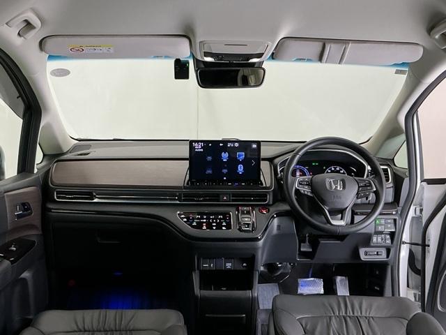 �h���C�o�[�𒆐S�Ɏ��R�Ɏ肪�͂��ʒu�ɂ`�s�Z���N�g���o�[��G�A�R���A�l�X�ȑ���X�C�b�`�Ȃǂ�z�u�A���쐫�ɗD��Ă��܂�