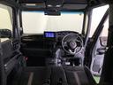 パーキングブレーキはフット式なので運転席と助手席の間はすっきり、移動も楽々です。さっと手が届く位置にATセレクトレバーやエアコンスイッチなどがあり操作性に優れています
