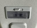 ハイブリッドＸ　ディスプレイオーディオ　Ｒカメラ　ＣＤ　デュアルセンサーブレーキＳ　両側パワードア　コーナーセンサ　オートクルーズ　スマートエントリー　シ－トヒ－タ－　ＥＴＣ車載器　ｉ－ｓｔｏｐ　フリーキー　ＶＤＣ（56枚目）