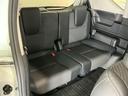 １列目から３列目まで広々大空間です。３列目シートは荷物が多い時や不要な時はアレンジして荷室として使用することが可能で便利に使えます