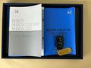 メンテナンスノート【点検整備記録簿・保証書】、取説も揃ってます。スマートキーはバッグなどにしまったままボタン操作でエンジンの始動・停止ができて大変便利です