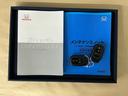 メンテナンスノート【点検整備記録簿・保証書】、取説も揃ってます。スマートキーはバッグなどにしまったままボタン操作でエンジンの始動・停止ができて大変便利です