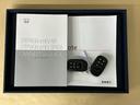 メンテナンスノート【点検整備記録簿・保証書】、取説も揃ってます。スマートキーはバッグなどにしまったままボタン操作でエンジン始動・停止やハイブリッドシステムの起動や停止ができて大変便利です