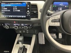 ホンダ純正メモリーナビ搭載なので、遠方へのドライブもお任せ下さい！ステアリング左手側にオーディオ関連のコントロールスイッチを配置しています。操作時は視線を逸らすことなく運転に集中できます 3