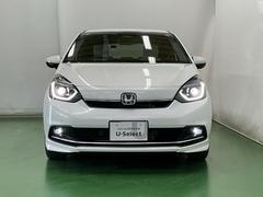 ＬＥＤヘッドライトを装備しています。ＬＥＤヘッドライトはとても明るく、雨の日や夜間走行も安全・安心です。オートライトコントロール付きで周囲の明るさに応じて自動で点灯・消灯します 6