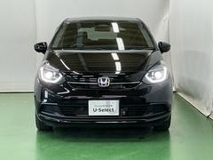 ＬＥＤヘッドライトを装備しています。ＬＥＤヘッドライトはとても明るく、雨の日や夜間走行も安全・安心です。オートライトコントロール付きで周囲の明るさに応じて自動で点灯・消灯します 4