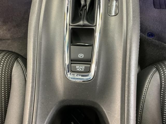 ヴェゼル Ｓ　ドラレコ　ナビ　Ｒカメラ　ブルートゥース　記録簿　オートエアコン　衝突被害軽減ブレーキ　ＵＳＢ　サイドエアバック　リヤカメラ　ＬＥＤヘッドランプ　クルーズコントロール　盗難防止システム　横滑り防止（17枚目）