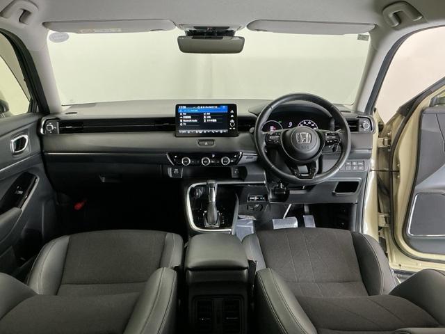 ヴェゼル ｅ：ＨＥＶＺ　ナビ　Ｒカメラ　ブルートゥース　フルセグ　衝突回避支援ブレーキ機能　スマキ　Ｐトランク　フルオートエアコン　エアバッグ　両席エアバック　記録簿付　パワーウィンドウ　ＬＥＤランプ　ソナー　クルーズＣ（2枚目）