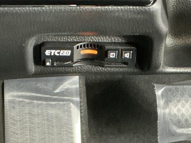 ヴェゼル ｅ：ＨＥＶＺ　ナビ　Ｒカメラ　ブルートゥース　フルセグ　衝突回避支援ブレーキ機能　スマキ　Ｐトランク　フルオートエアコン　エアバッグ　両席エアバック　記録簿付　パワーウィンドウ　ＬＥＤランプ　ソナー　クルーズＣ（13枚目）