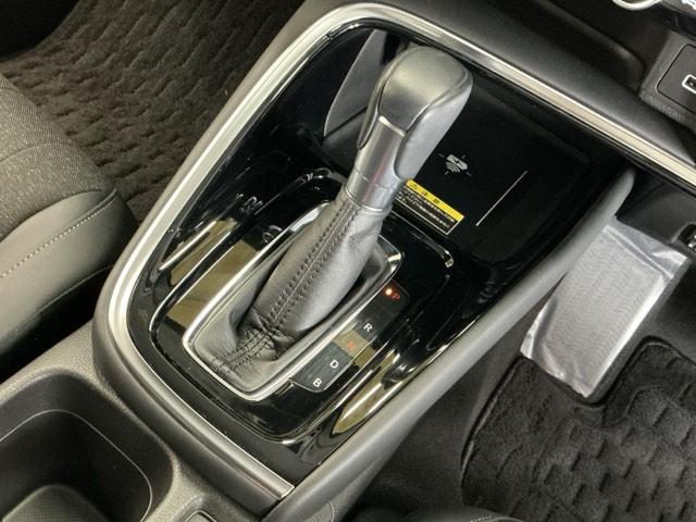 ヴェゼル ｅ：ＨＥＶＺ　ナビ　Ｒカメラ　ブルートゥース　フルセグ　衝突回避支援ブレーキ機能　スマキ　Ｐトランク　フルオートエアコン　エアバッグ　両席エアバック　記録簿付　パワーウィンドウ　ＬＥＤランプ　ソナー　クルーズＣ（17枚目）
