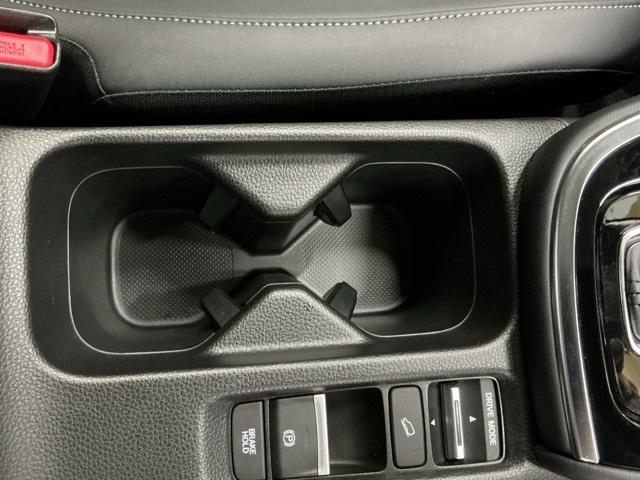 ヴェゼル ｅ：ＨＥＶＺ　ナビ　Ｒカメラ　ブルートゥース　フルセグ　衝突回避支援ブレーキ機能　スマキ　Ｐトランク　フルオートエアコン　エアバッグ　両席エアバック　記録簿付　パワーウィンドウ　ＬＥＤランプ　ソナー　クルーズＣ（18枚目）