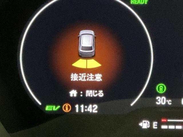 ヴェゼル ｅ：ＨＥＶＺ　ナビ　Ｒカメラ　ブルートゥース　フルセグ　衝突回避支援ブレーキ機能　スマキ　Ｐトランク　フルオートエアコン　エアバッグ　両席エアバック　記録簿付　パワーウィンドウ　ＬＥＤランプ　ソナー　クルーズＣ（23枚目）