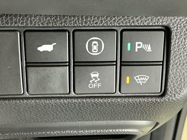 ヴェゼル ｅ：ＨＥＶＺ　ナビ　Ｒカメラ　ブルートゥース　フルセグ　衝突回避支援ブレーキ機能　スマキ　Ｐトランク　フルオートエアコン　エアバッグ　両席エアバック　記録簿付　パワーウィンドウ　ＬＥＤランプ　ソナー　クルーズＣ（30枚目）