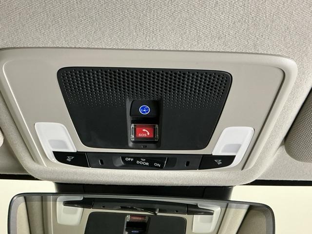 ヴェゼル ｅ：ＨＥＶＺ　ナビ　Ｒカメラ　ブルートゥース　フルセグ　衝突回避支援ブレーキ機能　スマキ　Ｐトランク　フルオートエアコン　エアバッグ　両席エアバック　記録簿付　パワーウィンドウ　ＬＥＤランプ　ソナー　クルーズＣ（66枚目）