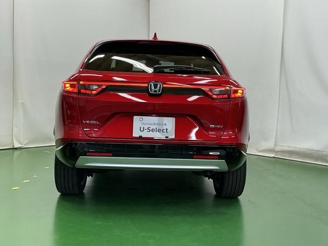 ヴェゼル ｅ：ＨＥＶＺ　ナビ　Ｒカメラ　ブルートゥース　フルセグ　衝突回避支援ブレーキ機能　スマキ　Ｐトランク　フルオートエアコン　エアバッグ　両席エアバック　記録簿付　パワーウィンドウ　ＬＥＤランプ　ソナー　クルーズＣ（9枚目）