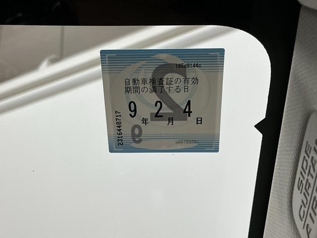 ヴェゼル ｅ：ＨＥＶＺ　ナビ　Ｒカメラ　ブルートゥース　フルセグ　衝突回避支援ブレーキ機能　スマキ　Ｐトランク　フルオートエアコン　エアバッグ　両席エアバック　記録簿付　パワーウィンドウ　ＬＥＤランプ　ソナー　クルーズＣ（35枚目）