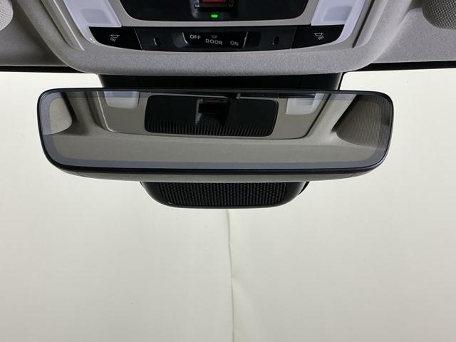 ヴェゼル ｅ：ＨＥＶＺ　ナビ　Ｒカメラ　ブルートゥース　フルセグ　衝突回避支援ブレーキ機能　スマキ　Ｐトランク　フルオートエアコン　エアバッグ　両席エアバック　記録簿付　パワーウィンドウ　ＬＥＤランプ　ソナー　クルーズＣ（59枚目）