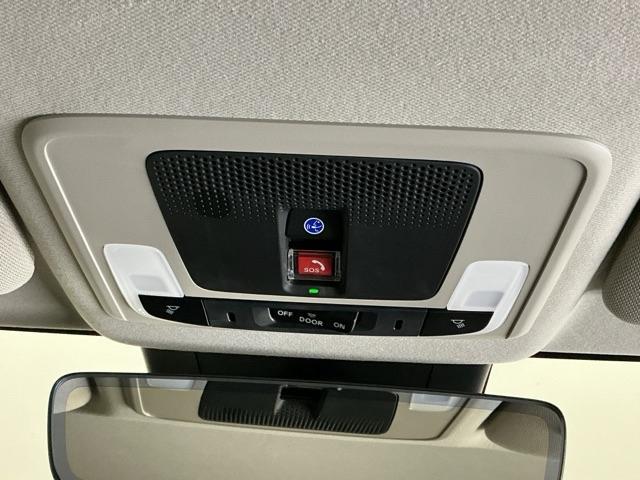 ヴェゼル ｅ：ＨＥＶＺ　ナビ　Ｒカメラ　ブルートゥース　フルセグ　衝突回避支援ブレーキ機能　スマキ　Ｐトランク　フルオートエアコン　エアバッグ　両席エアバック　記録簿付　パワーウィンドウ　ＬＥＤランプ　ソナー　クルーズＣ（60枚目）