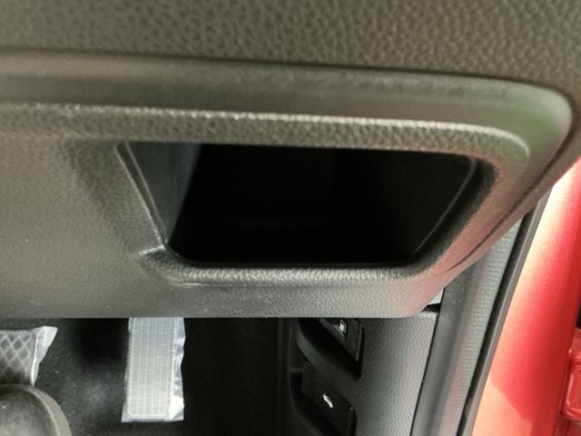 ヴェゼル ｅ：ＨＥＶＺ　ナビ　Ｒカメラ　ブルートゥース　フルセグ　衝突回避支援ブレーキ機能　スマキ　Ｐトランク　フルオートエアコン　エアバッグ　両席エアバック　記録簿付　パワーウィンドウ　ＬＥＤランプ　ソナー　クルーズＣ（61枚目）
