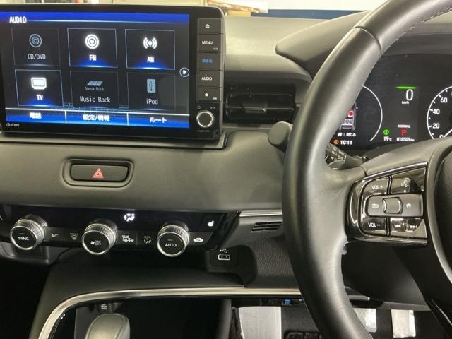 ホンダ純正メモリーナビ搭載なので、遠方へのドライブもお任せ下さい！ステアリング左手側にオーディオ関連のコントロールスイッチを配置しています。操作時は視線を逸らすことなく運転に集中できます