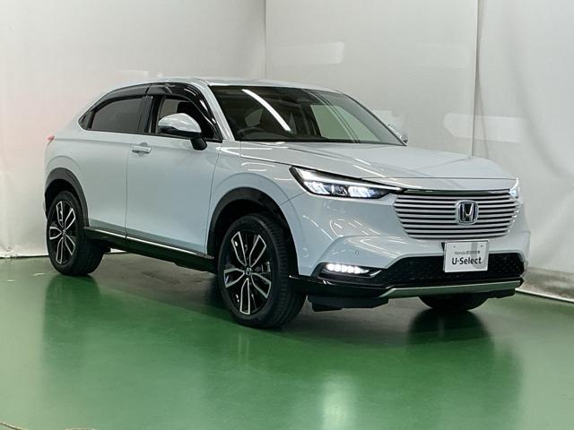 新しいハイブリッドシステムｅ：ＨＥＶは市街地走行では電気自動車に近いハイブリッドシステムでモーターが主役で走行します。充電の為にエンジンが始動しても優れた遮音性能で車内はとても静かで快適です