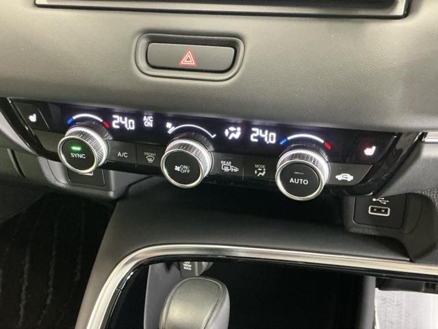 フルオートエアコンは希望の温度設定で風の温度も風量も自動調整で年中快適です