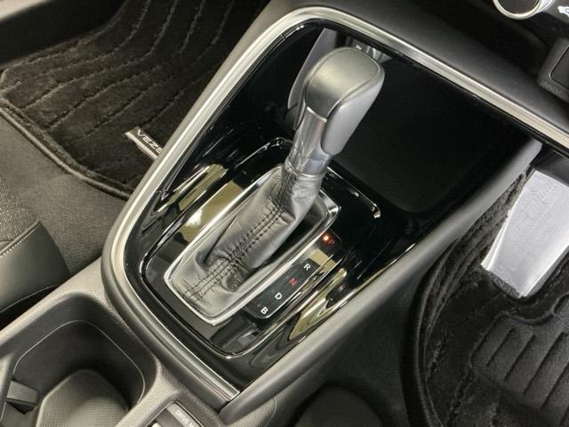 発進時から滑らかに加速する無段階変速のＣＶＴはストップ＆ゴーの多い街の中も快適です