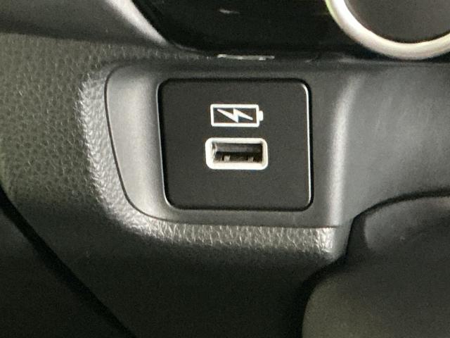 ２．５アンペア急速ＵＳＢチャージャー搭載。スマートフォンなどの充電にとっても便利です