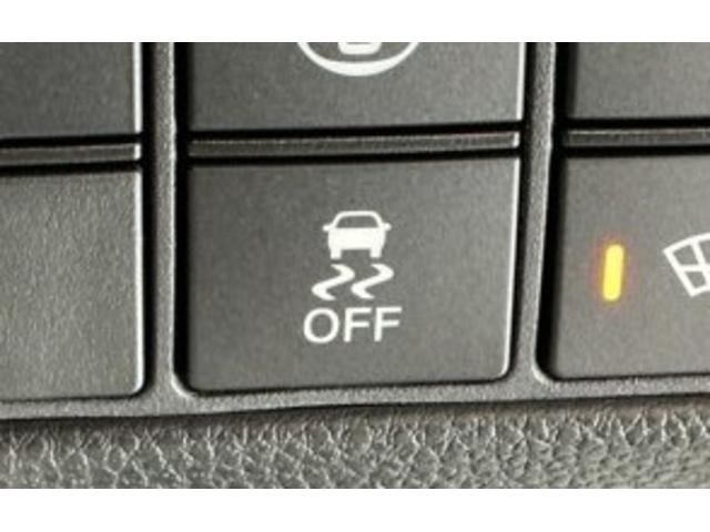 ＶＳＡ（横滑り抑制）は滑りやすい路面・カーブを走っている時に起こりがちな横滑りをコンピューター制御で抑制し、運転にゆとりをもたらします